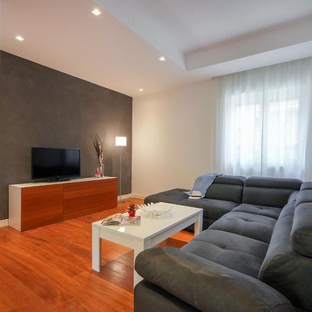 Gli Aquiloni Apartment - Steps From The Station Бари Екстериор снимка