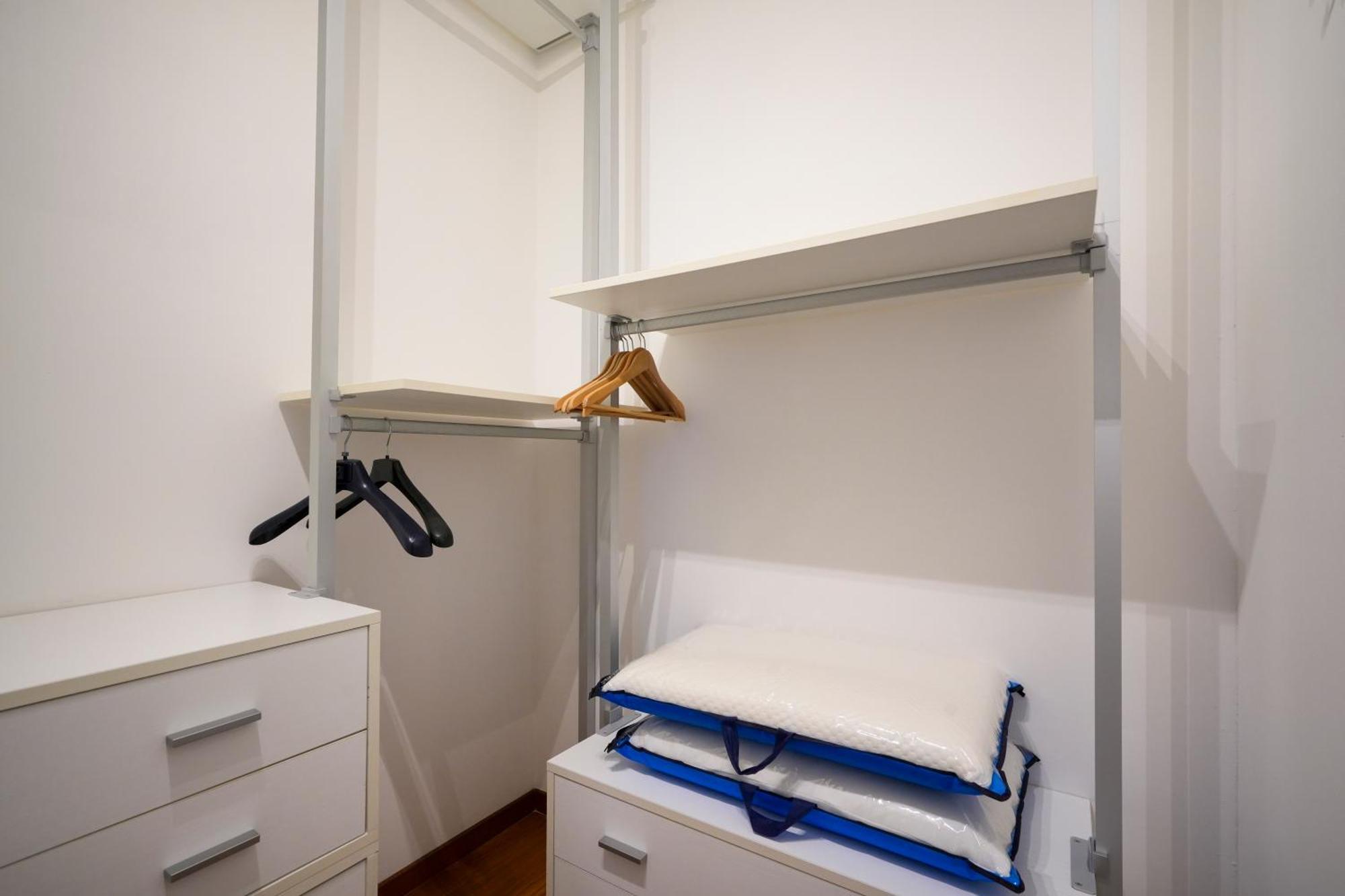 Gli Aquiloni Apartment - Steps From The Station Бари Екстериор снимка