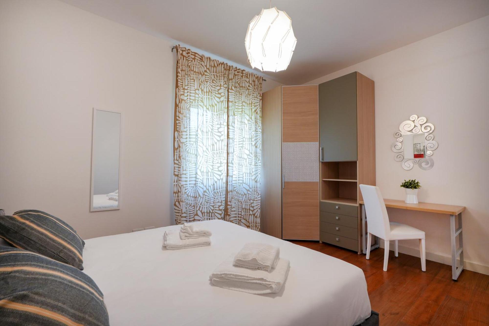 Gli Aquiloni Apartment - Steps From The Station Бари Екстериор снимка