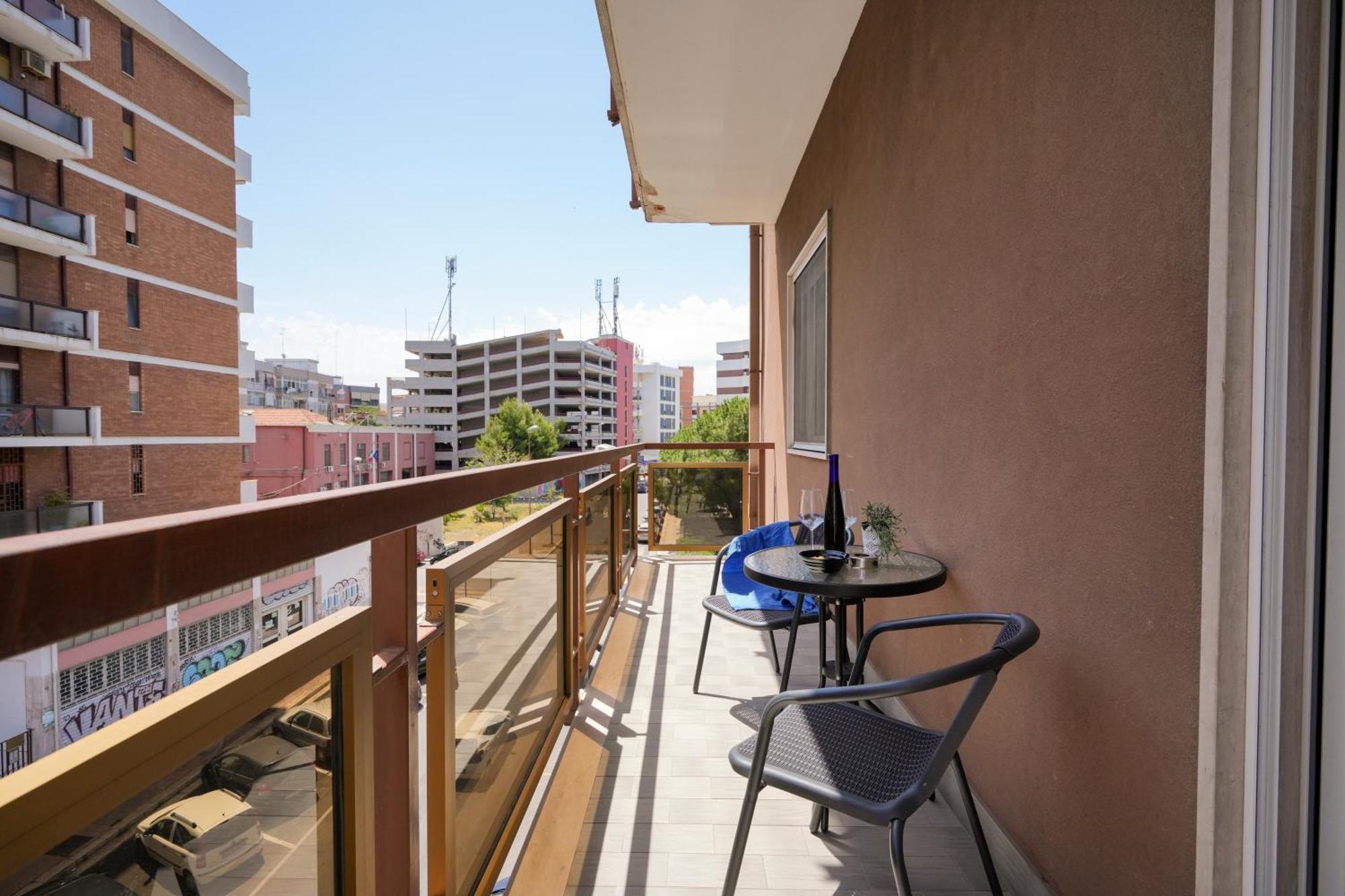 Gli Aquiloni Apartment - Steps From The Station Бари Екстериор снимка