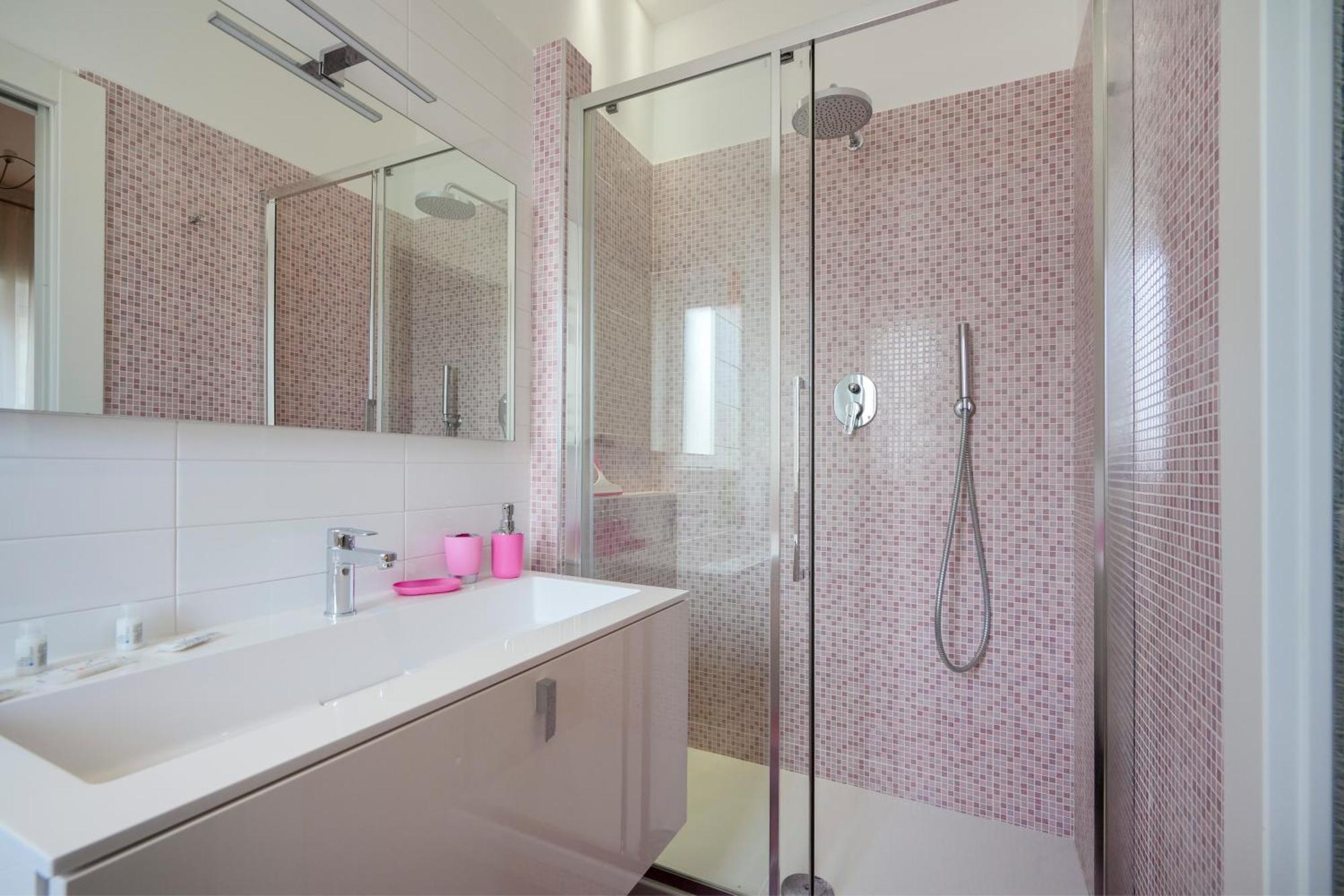 Gli Aquiloni Apartment - Steps From The Station Бари Екстериор снимка