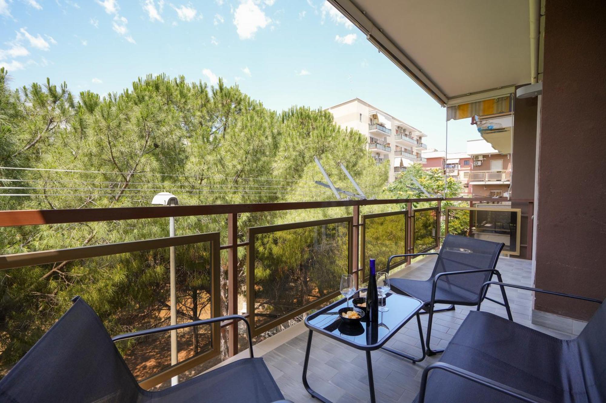 Gli Aquiloni Apartment - Steps From The Station Бари Екстериор снимка