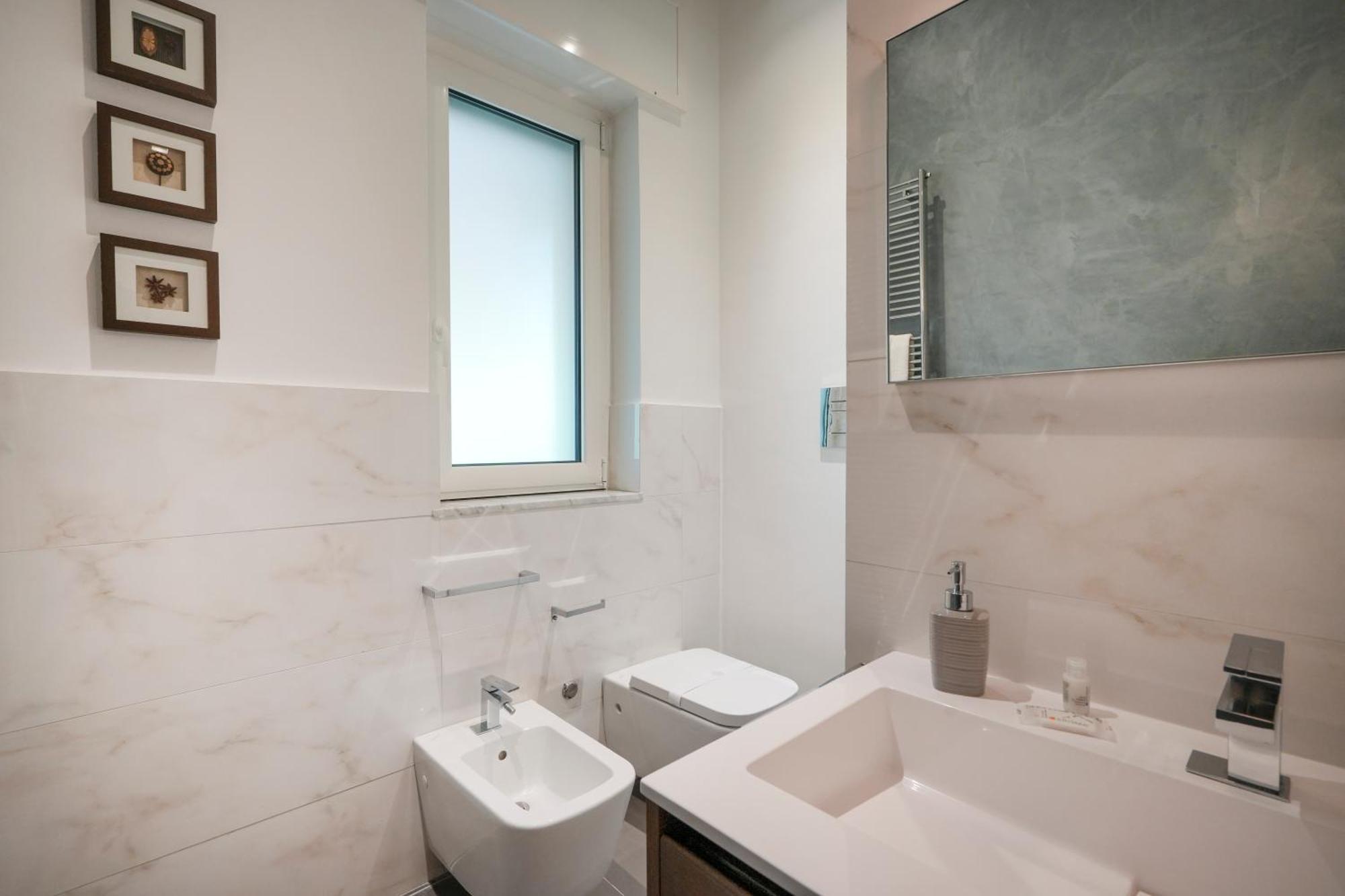 Gli Aquiloni Apartment - Steps From The Station Бари Екстериор снимка