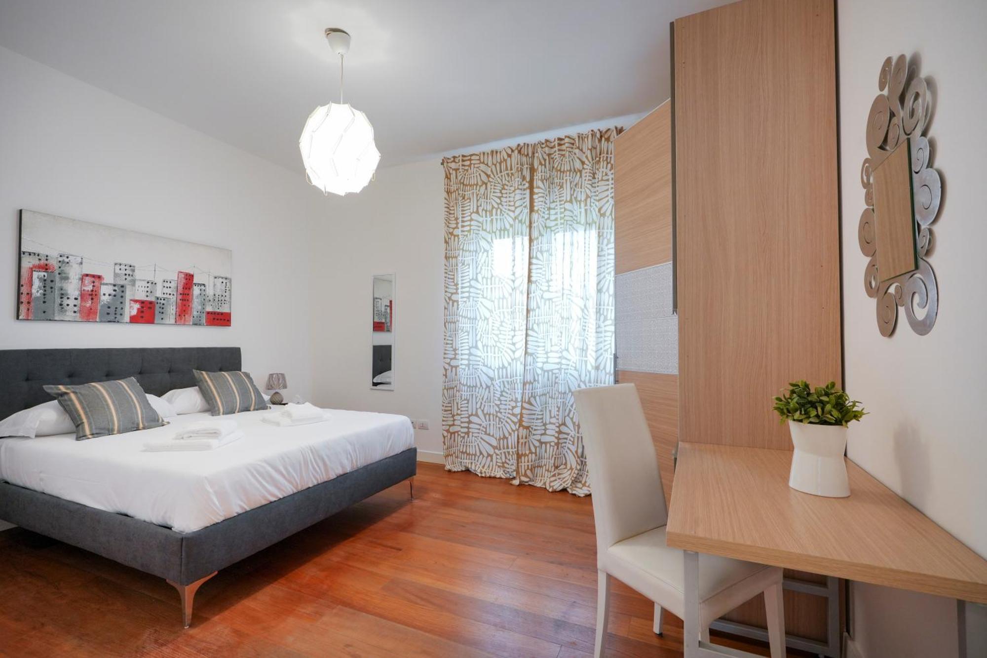 Gli Aquiloni Apartment - Steps From The Station Бари Екстериор снимка